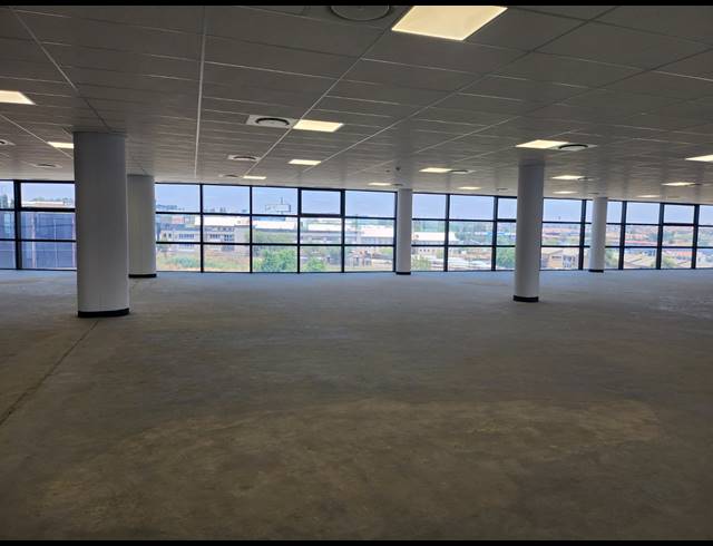 2,495M² OFFICE TO LET IN NOORDWYK